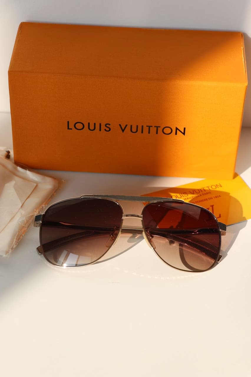 عینک آفتابی مردانه لویس ویتون مدل LOUIS VUITTON Z0496U — تصویر ۳