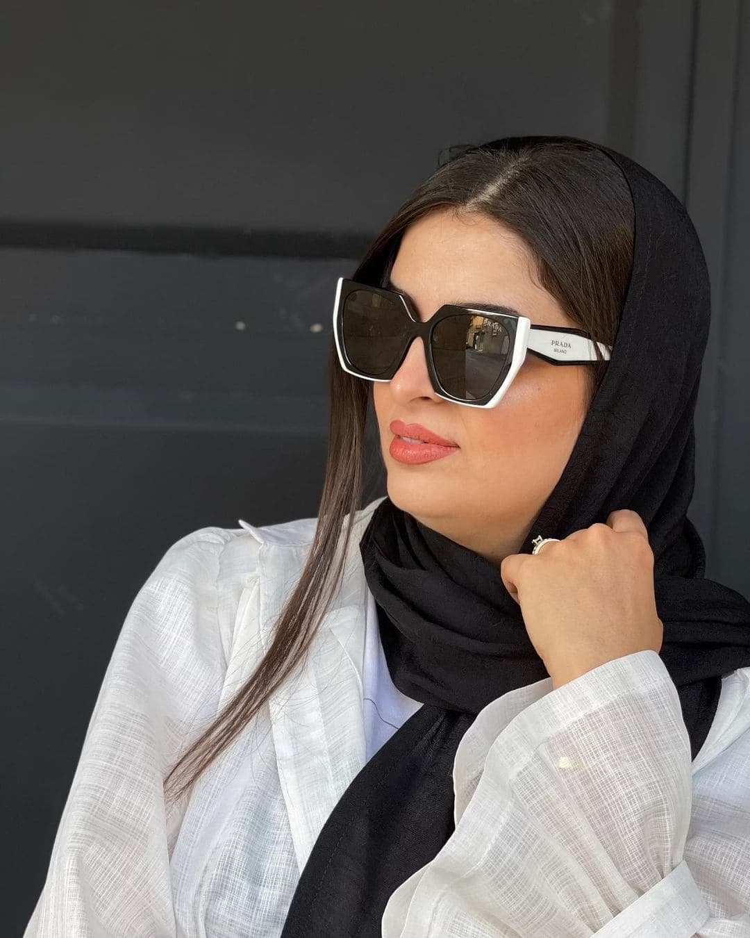 عینک آفتابی زنانه پرادا مدل PRADA SPR 15WF — تصویر ۳