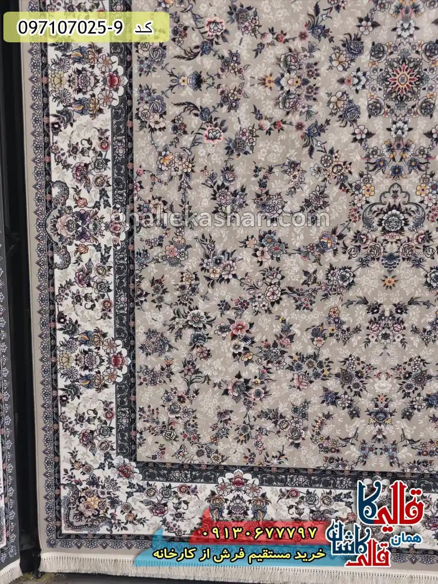 فرش 700 شانه طرح افشان سارینا زمینه طوسی نقره ای کاشان — تصویر ۳