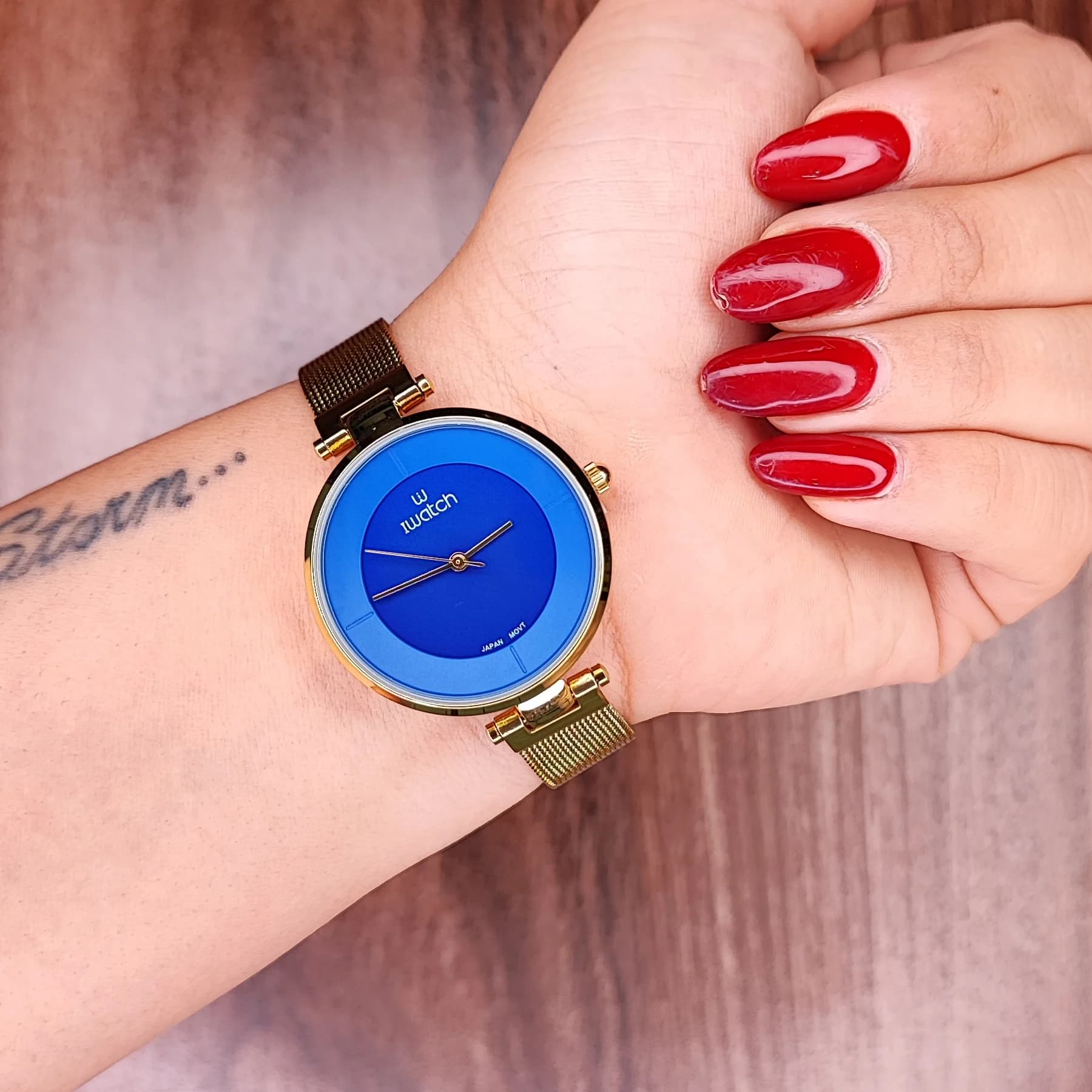 ساعت مچی عقربه ای زنانه آی واچ سرمه ای طلایی مدل IW190018L — تصویر ۶
