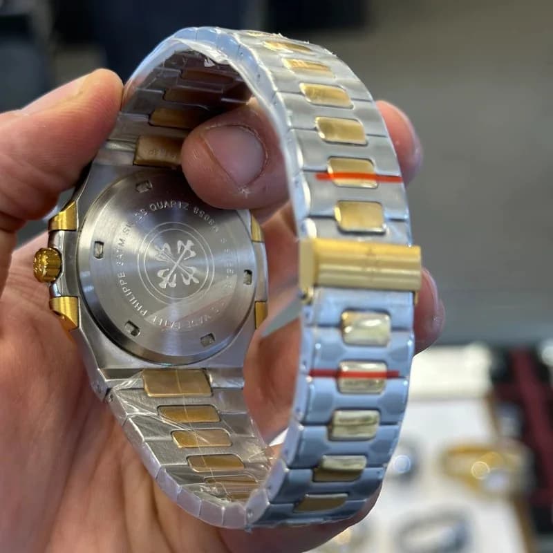 ساعت مچی مردانه پتک فیلیپ موتور ژاپن مدل ناتیلوس نقره ای طلایی (Patek Philippe Nautilus) — تصویر ۵