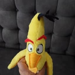 عروسک چاکی (پرنده زرد) از انیمیشن و بازی محبوب انگری بردز از برند اصلی Angry Birds — تصویر ۶