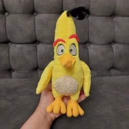 عروسک چاکی (پرنده زرد) از انیمیشن و بازی محبوب انگری بردز از برند اصلی Angry Birds — تصویر ۲