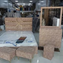 سرویس خواب شامل تخت ودوپاتختی ودراور و اینه وصندلی و تشک ( با مشتری.) — تصویر ۴