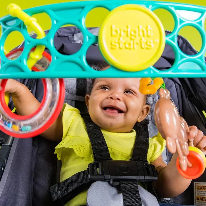 آویز بازی Bright Starts OBall Flex ‘n Go برای کالسکه یا کریر — تصویر ۴