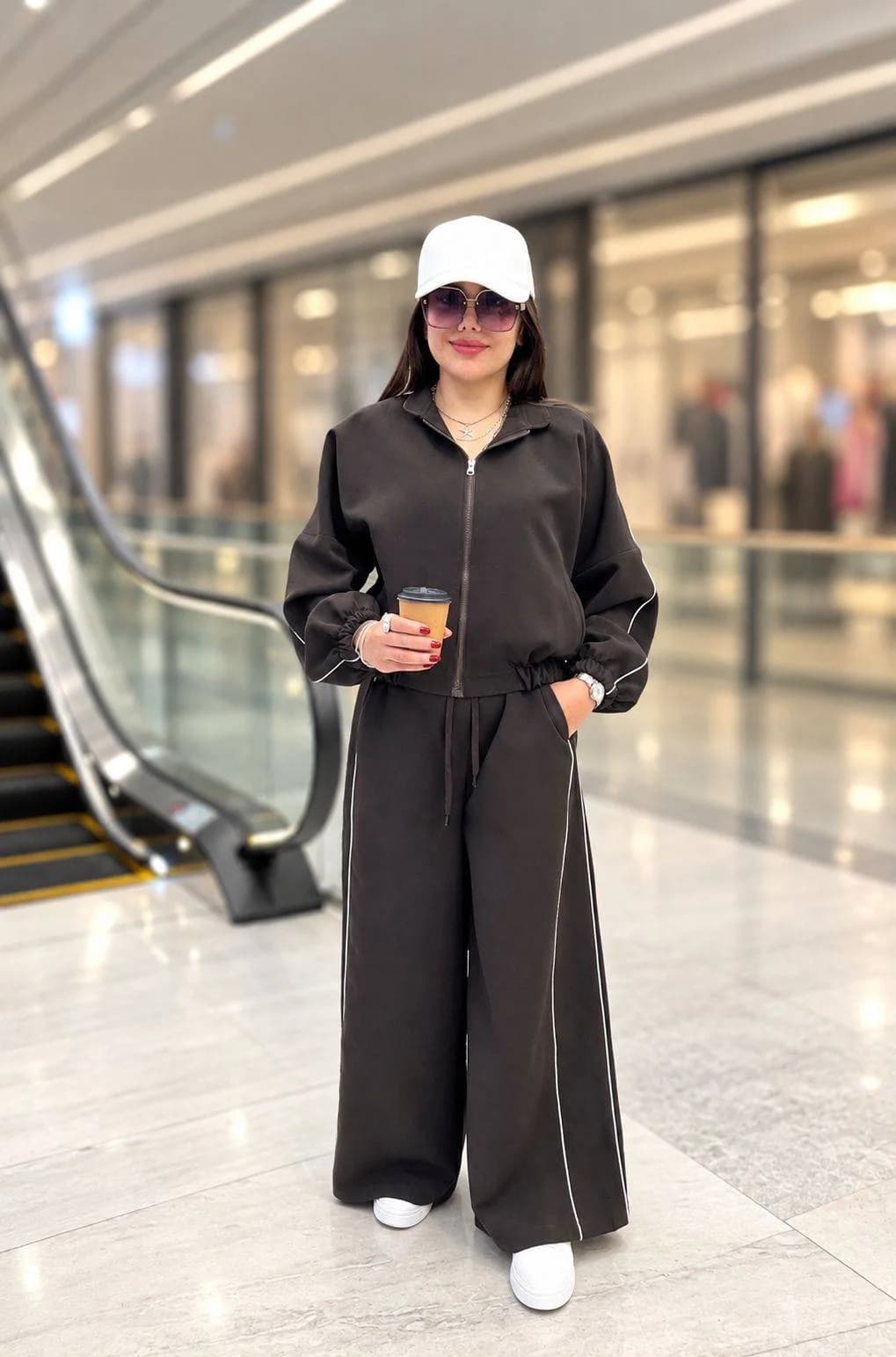 ست سویشرت و شلوار اویشو زنانه با نوار سفید کد 168 — تصویر ۳