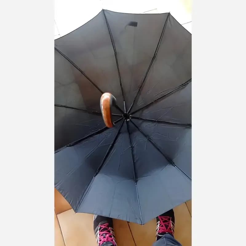 چتر تاشو اتوماتیک عصایی هشت فنره آب گریز با کاور مردانه و زنانه — تصویر ۲