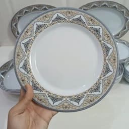 سرویس غذاخوری ملامین 41 پارچه گرد طرح دار شیرکوه یزد دارای استاندارد سرویس ملامین سرویس غذا — تصویر ۵