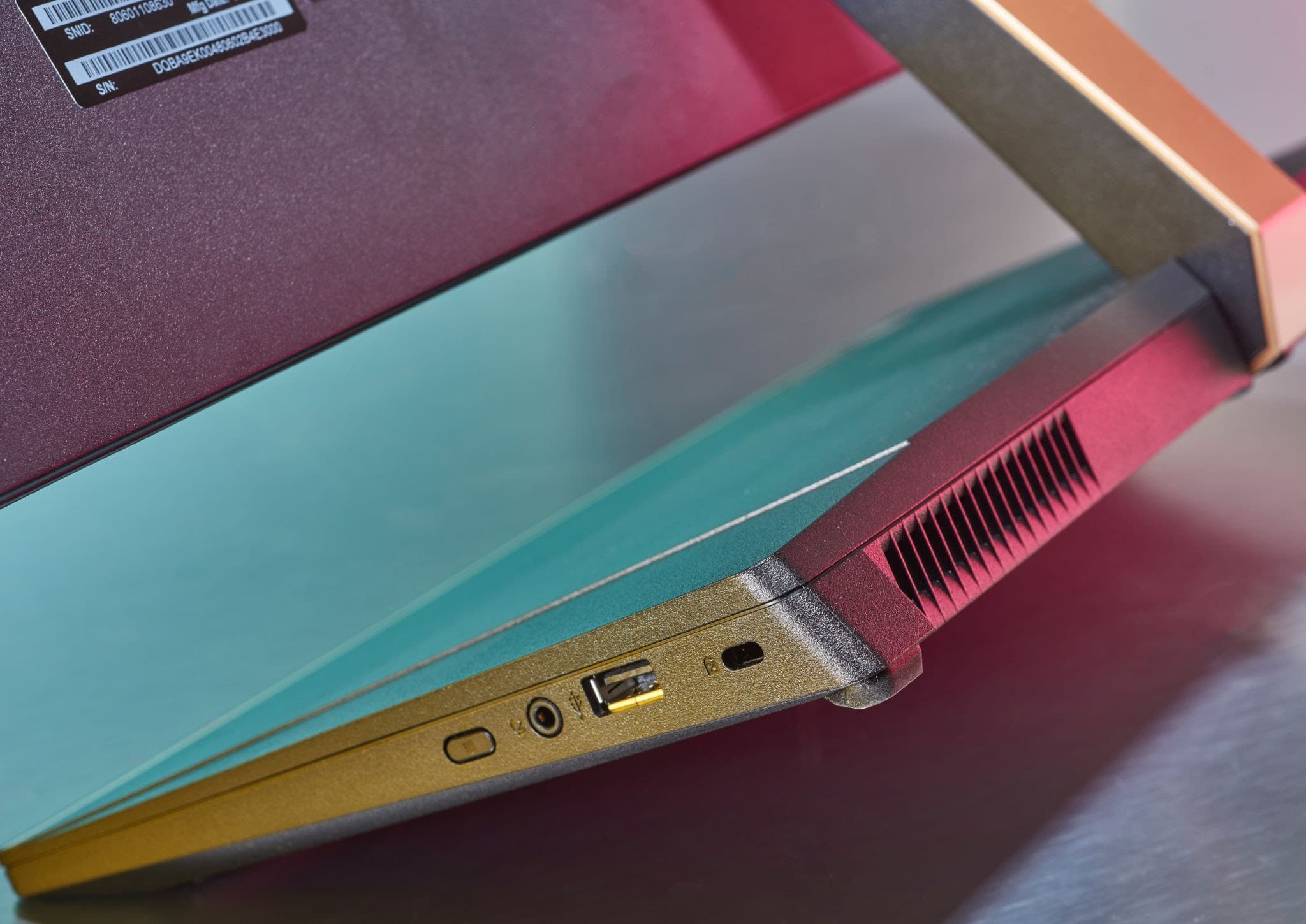 لپ تاپ گیمینگ استوک ایسوس مدل asus rog strix g18 صفحه نمایش 18 اینچ گرافیک RTX 5080 — تصویر ۳