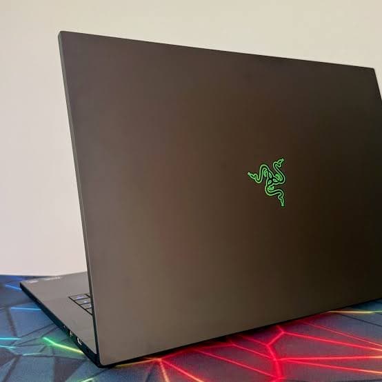لپ تاپ گیمینگ استوک ریزر مدل razer blade 16 صفحه نمایش 16 اینچ گرافیک RTX 5090 — تصویر ۲