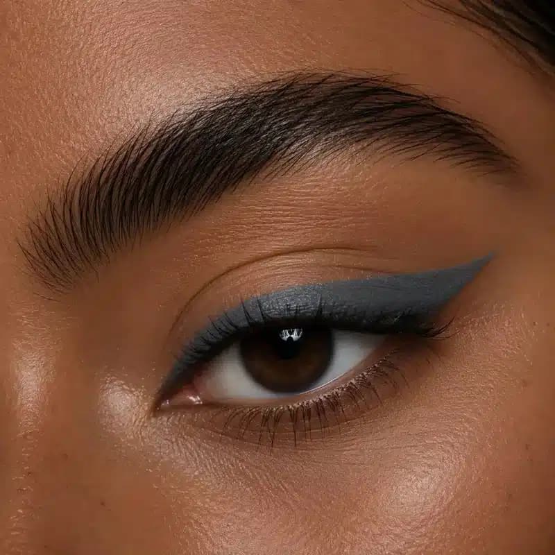 مداد چشم پیچی فارماسی Farmasi Eye Liner Pencil کد 10 رنگ Glitz Grey — تصویر ۳