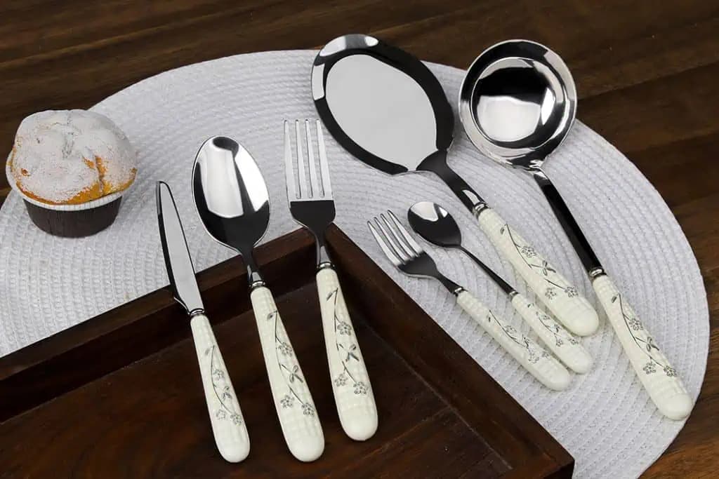 سرویس قاشق چنگال 38 پارچه دسته چینی