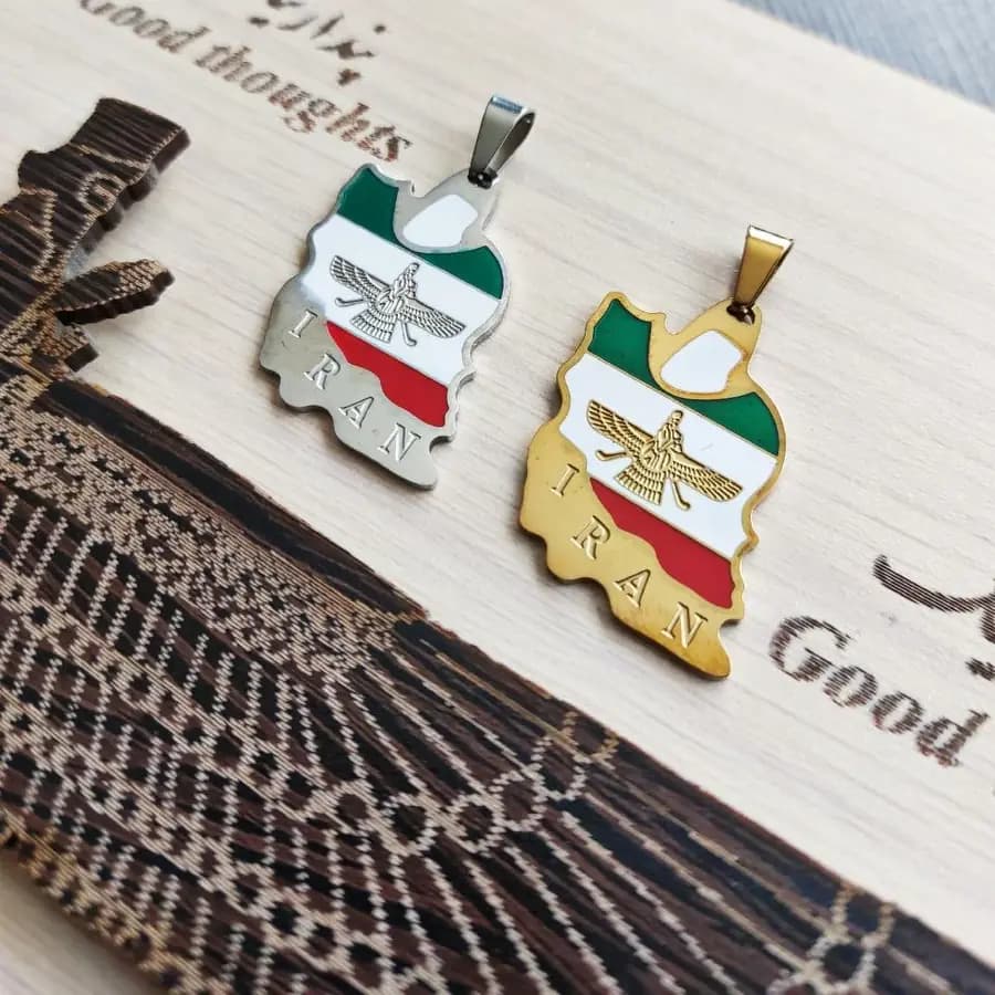 گردنبند و آویز پلاک استیل طرح رنگی نقشه ایران و فروهر ضد حساسیت رنگ ثابت کد dmp — تصویر ۲