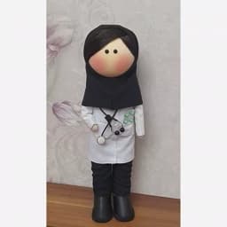 عروسک روسی پزشک مدل خانم دکتر داروساز ارتفاع 32 سانتی متر — تصویر ۴