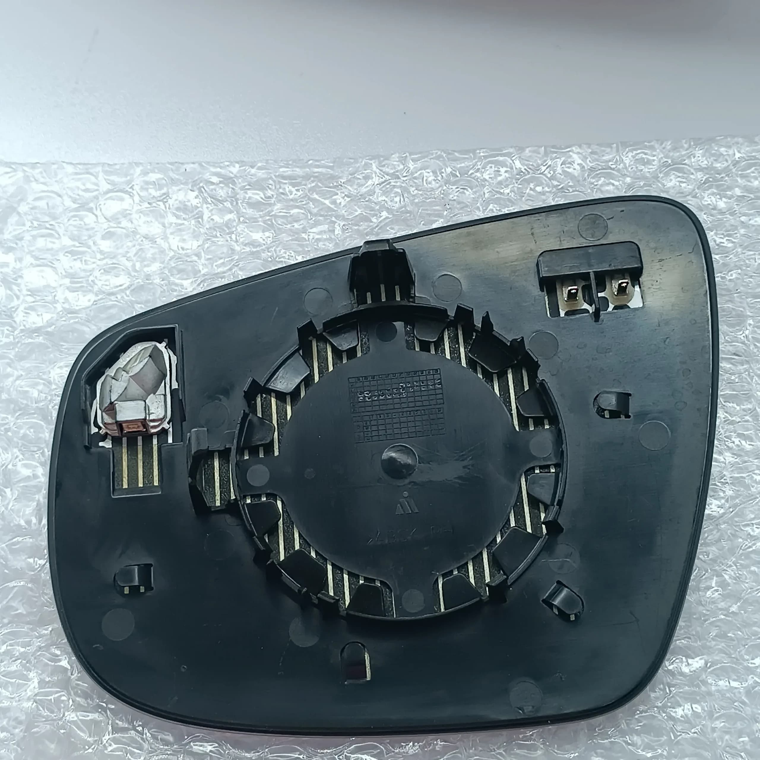شیشه آینه بغل راست گرمکن دار تیگو Tiggo 8 pro با کد فنی : 601000081AA — تصویر ۳