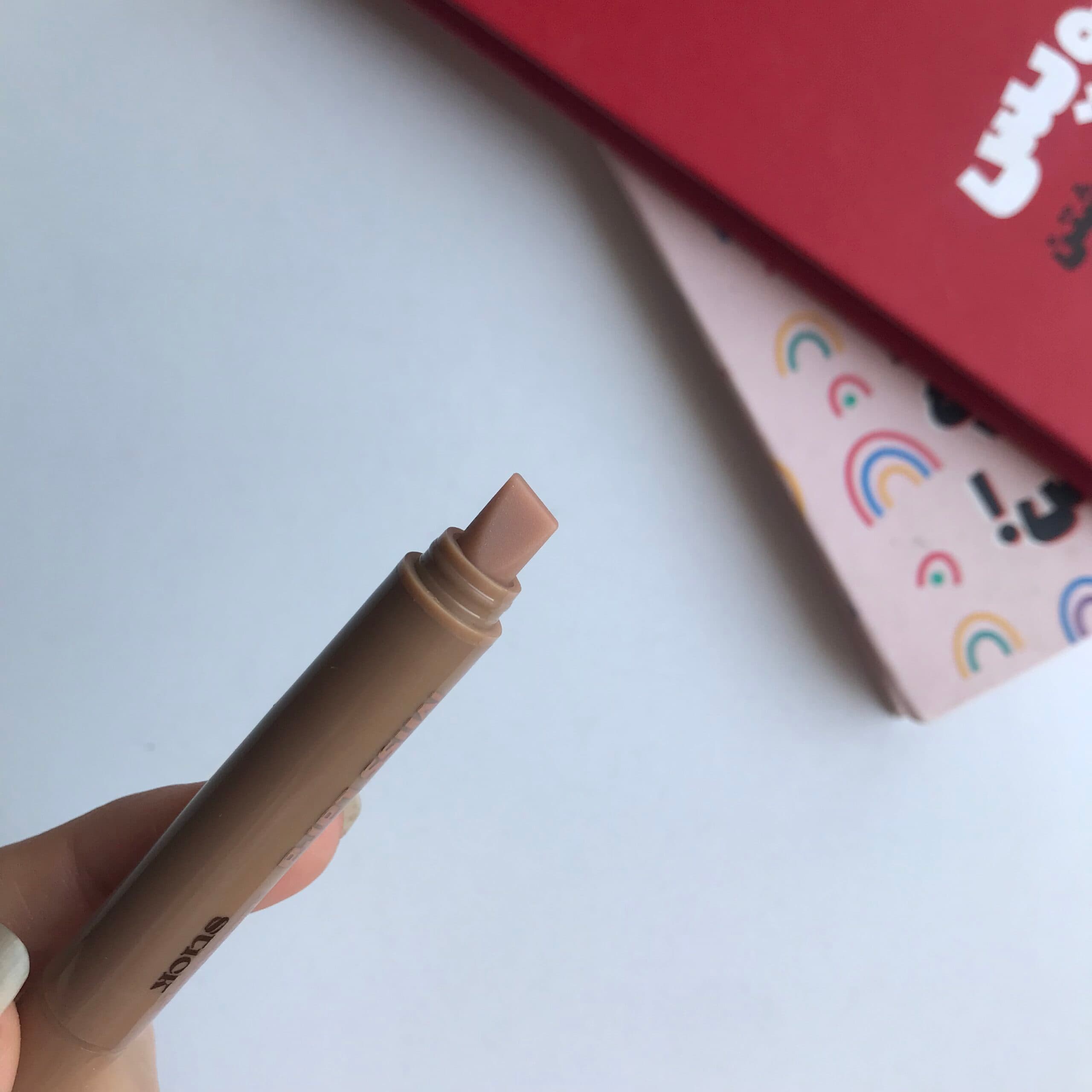 خط لب دو طرفه پیچی میس لارا — تصویر ۲