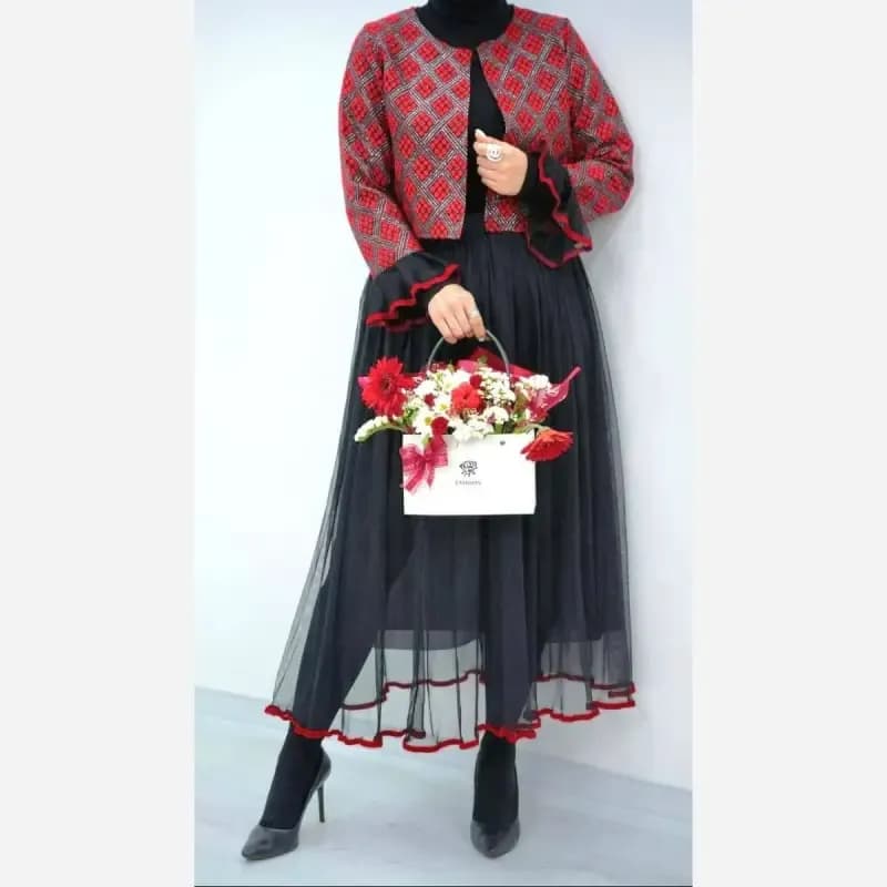 ست کت و دامن یلدا جنس کت گلیمی تافته و نخ آکریلیک لمه دار و دامن تور آستر دار رنگ مشکی قرمز فری سایز 38 تا 46
