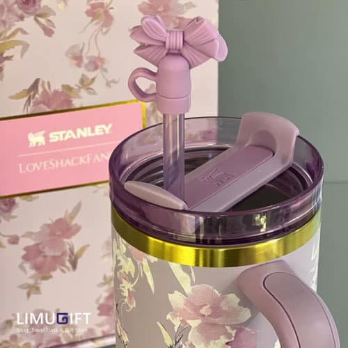 تراول ماگ استنلی گلدار با جعبه کادویی رنگ بنفش -Stanley کد 0283 — تصویر ۳