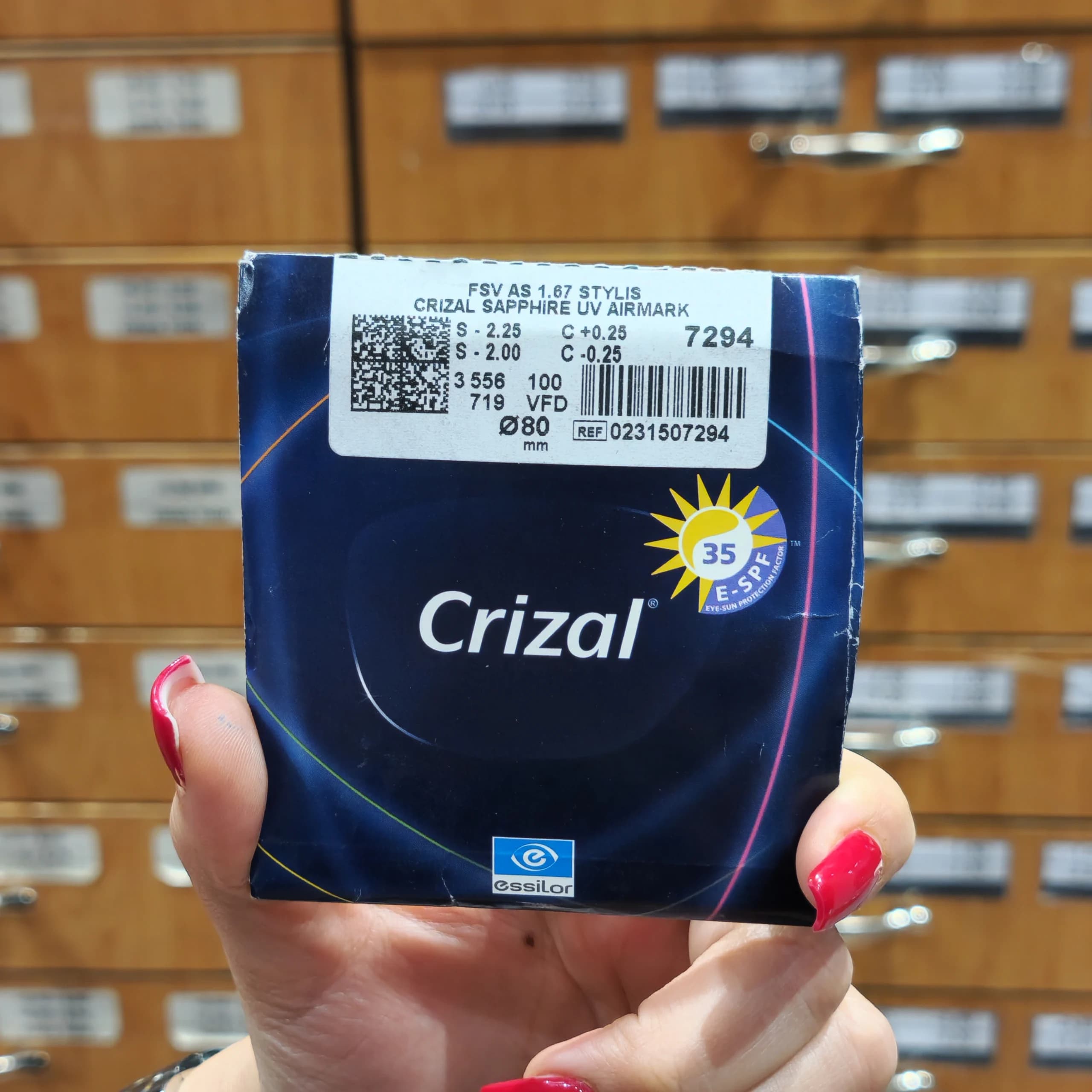 یک جفت عدسی فشرده کریزال سافایر اچ آر 1.67 — تصویر ۲