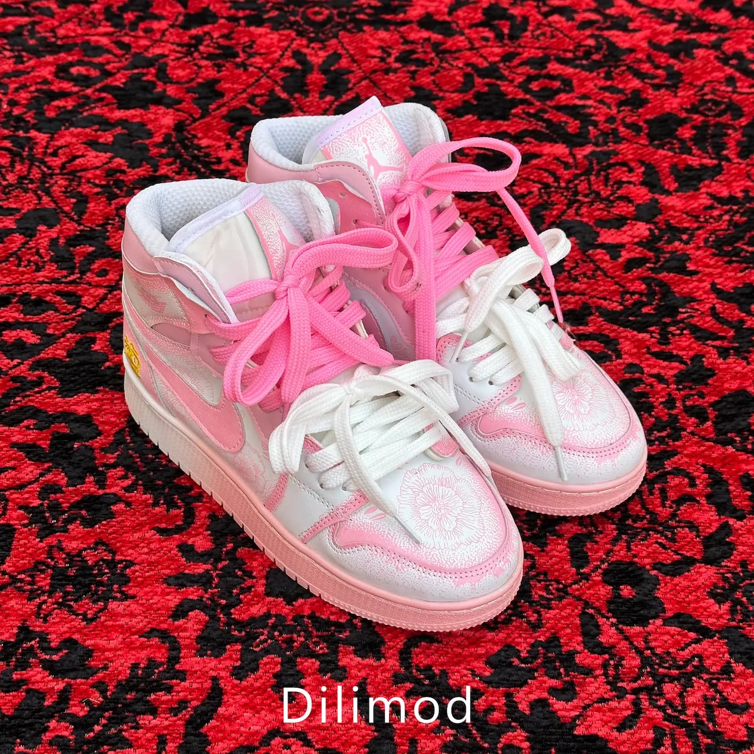 کتانی زنانه نایک ایر جردن 1 فامیلا ساقدار صورتی سفید | Nike Air jordan 1 — تصویر ۱۱