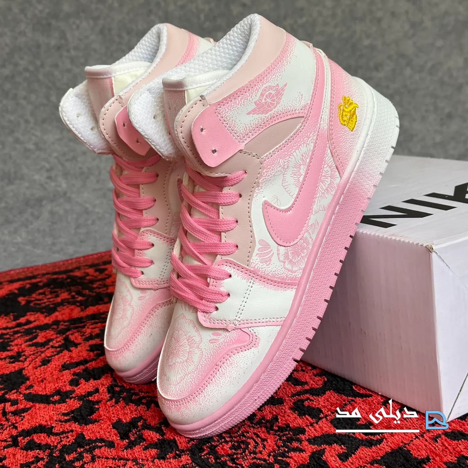 کتانی زنانه نایک ایر جردن 1 فامیلا ساقدار صورتی سفید | Nike Air jordan 1 — تصویر ۳