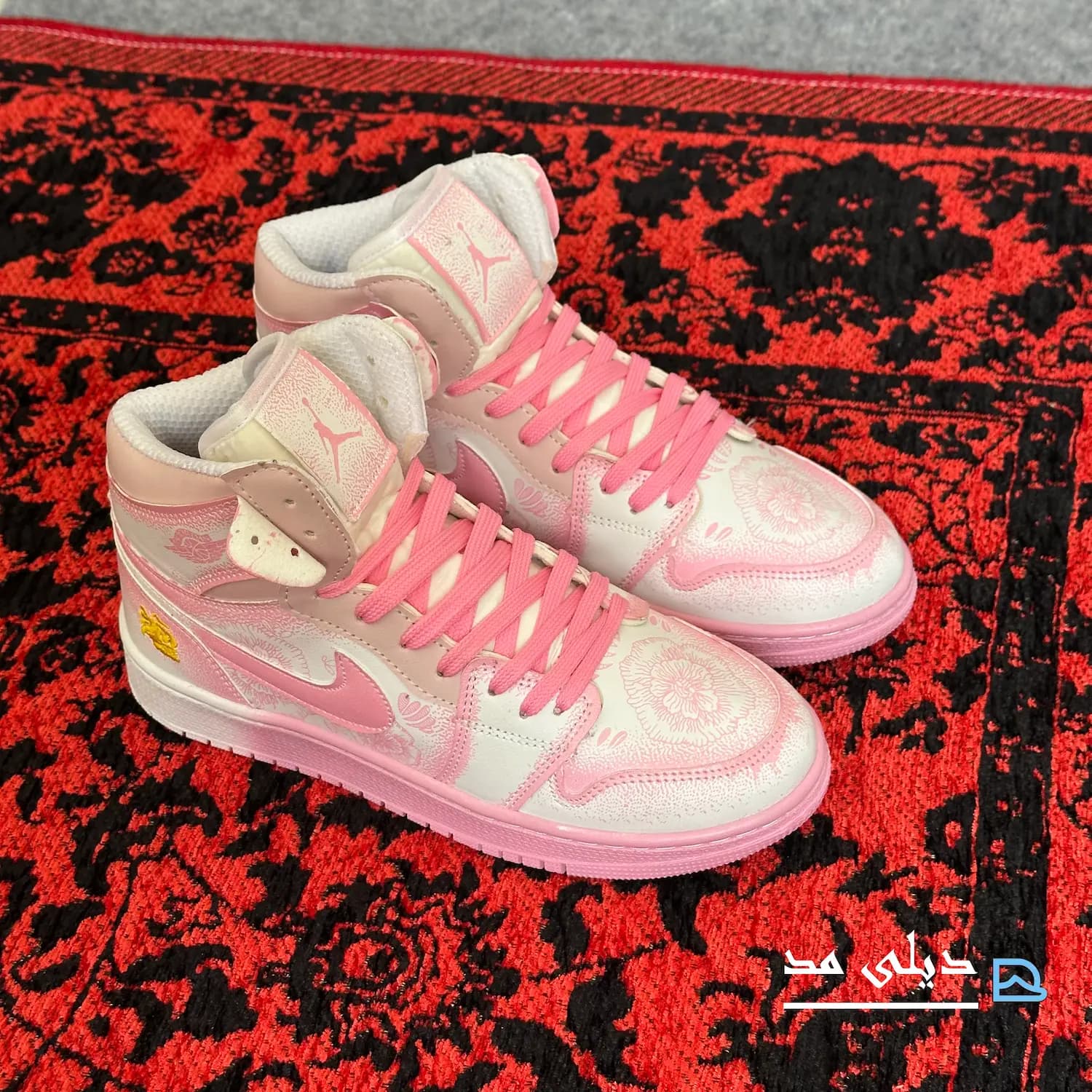 کتانی زنانه نایک ایر جردن 1 فامیلا ساقدار صورتی سفید | Nike Air jordan 1 — تصویر ۴