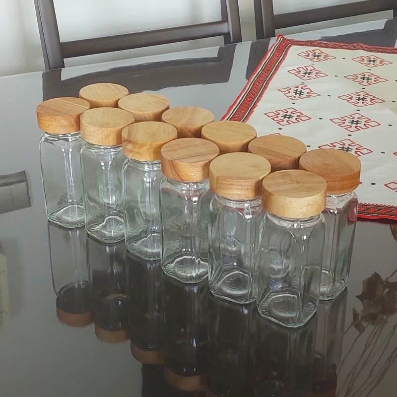 پک جا ادویه شیشه مربعی مکارتی (+ لیبل و سری نمکپاش) — تصویر ۳