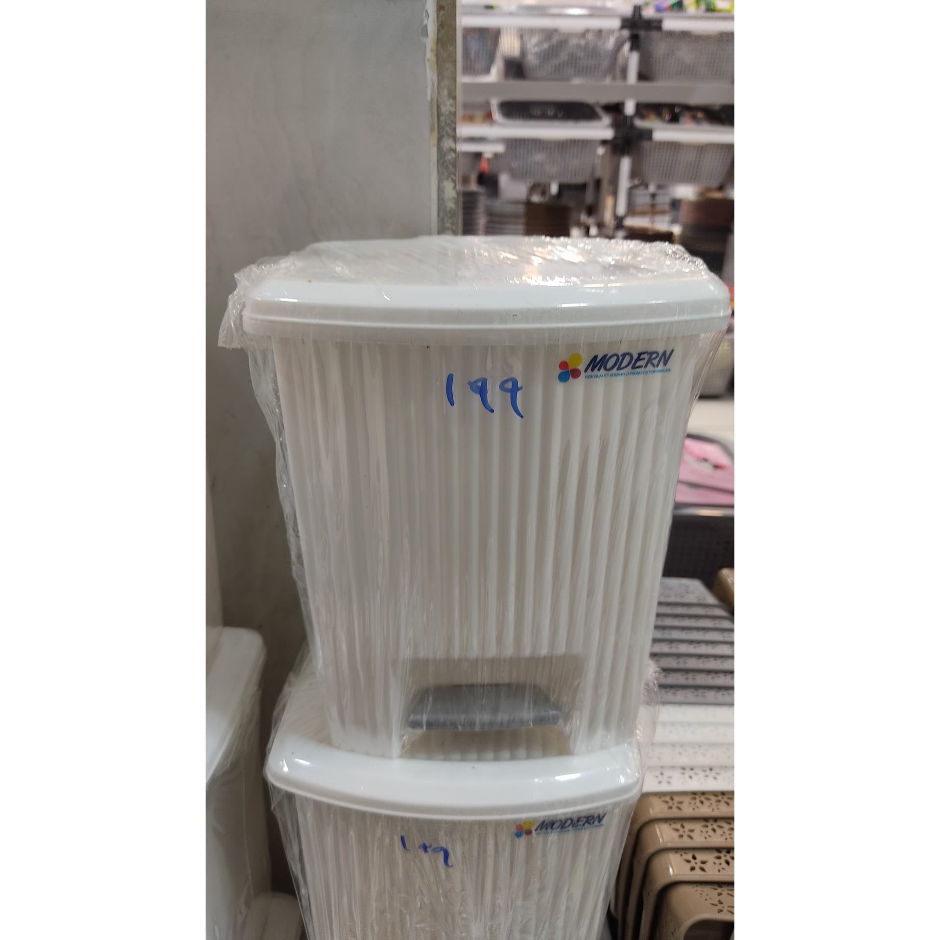 سطل زباله سایز متوسط پدالی فیلبندشاپ مدل 847995