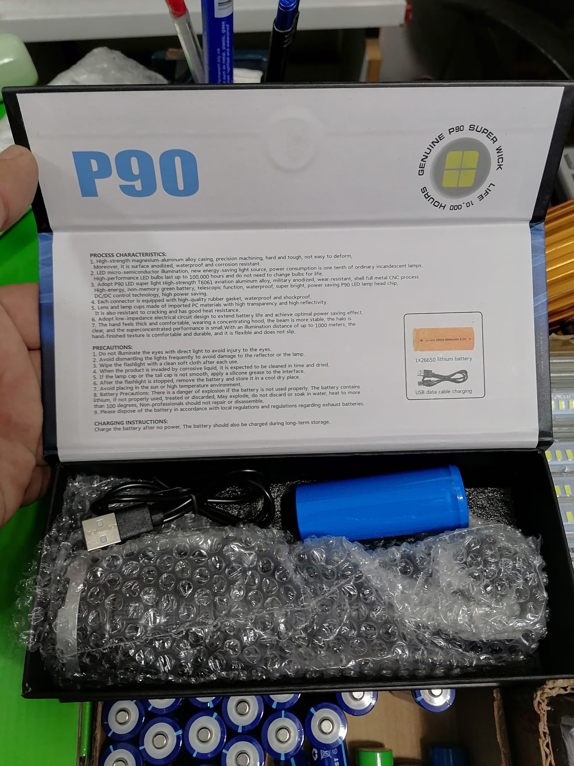 چراغ قوه حرفهای شارژی P90 برند AKOVA مدل S-P90 با زوم تلسکوپی و برد 1000 متر |عمده و تک — تصویر ۲