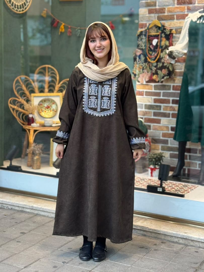 پیراهن دلنواز یشمی — تصویر ۳