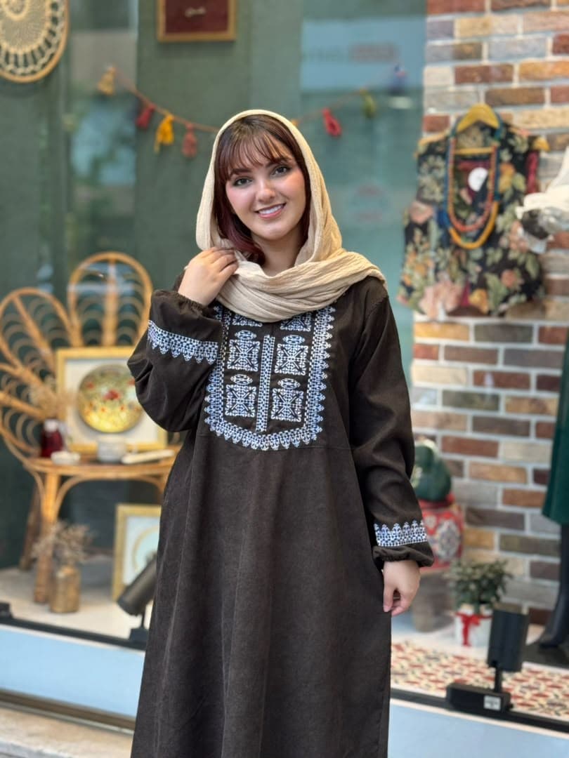 پیراهن دلنواز یشمی — تصویر ۴
