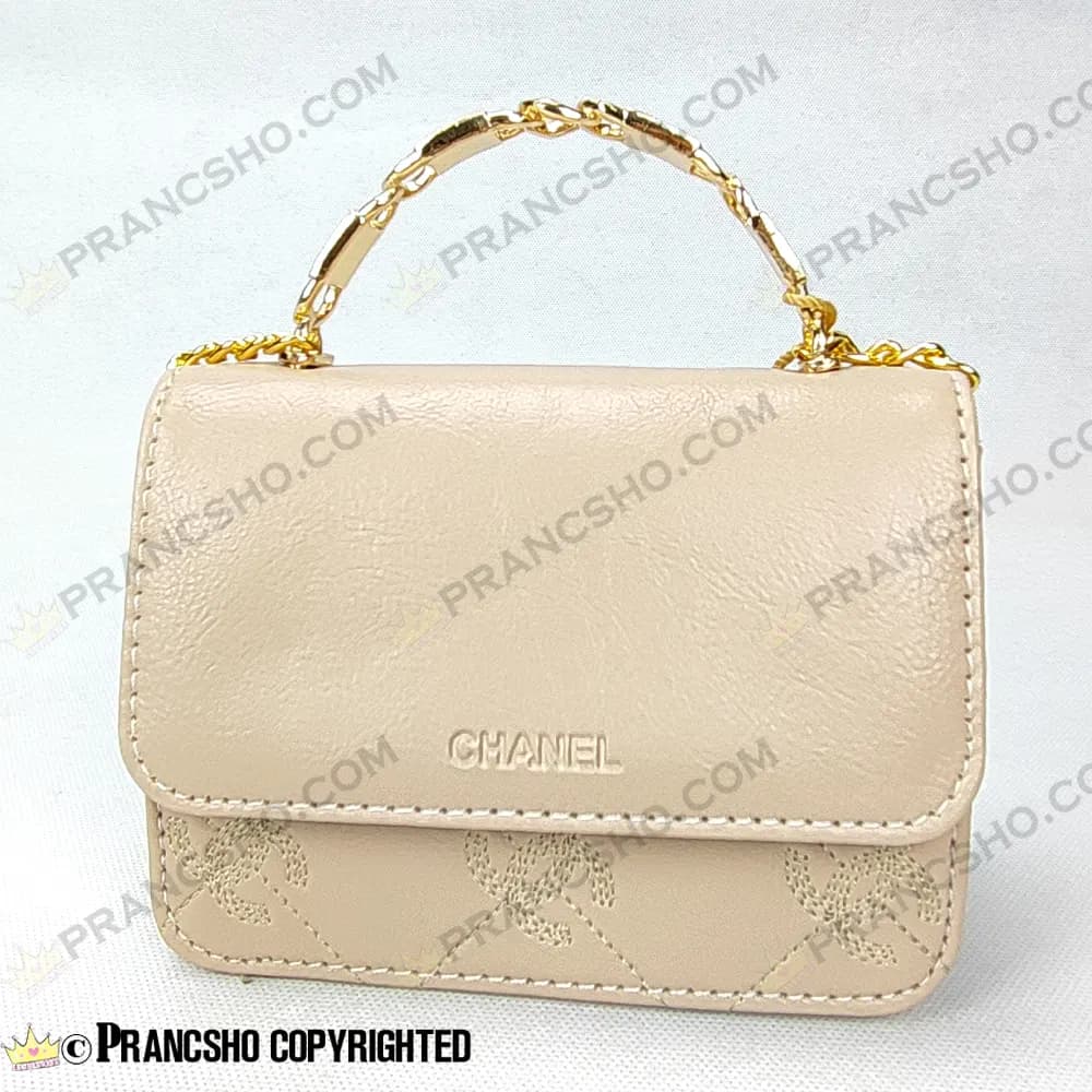 کیف پاسپورتی شنل (CHANEL) دسته فلزی طرح کوکو کرم پنککی — تصویر ۸