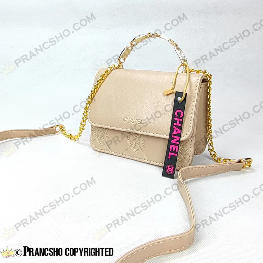 کیف پاسپورتی شنل (CHANEL) دسته فلزی طرح کوکو کرم پنککی — تصویر ۴