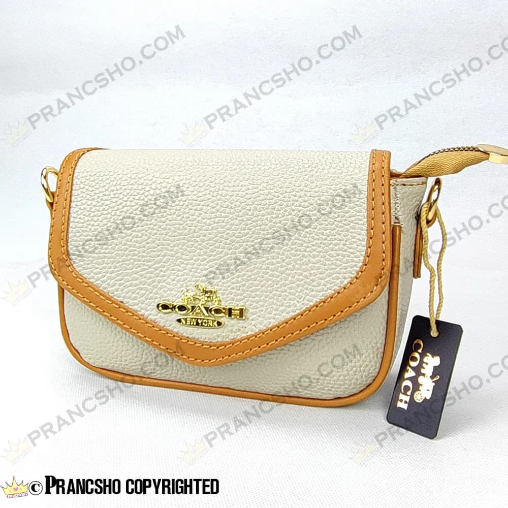کیف پاسپورتی طرح کوچ (COACH) کرم دوردوزی قهوهای — تصویر ۴