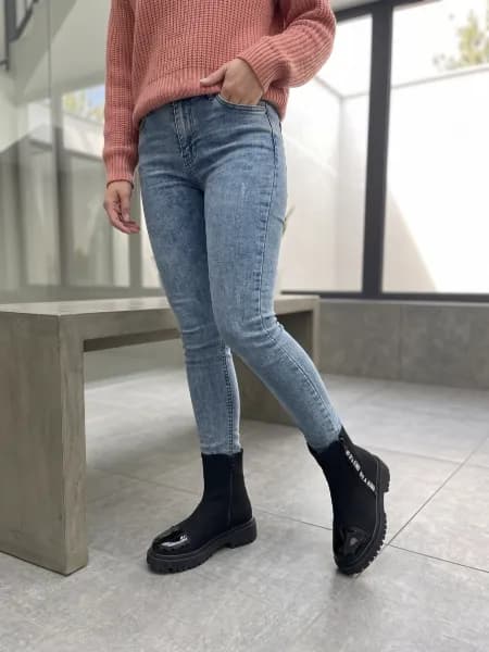 نیم بوت زنانه مدل دو زیپ — تصویر ۴