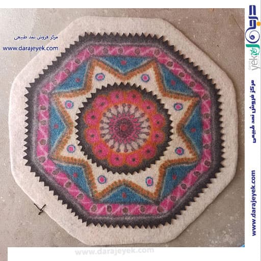 فرش نمدی هشتضلعی زمینه کرم
