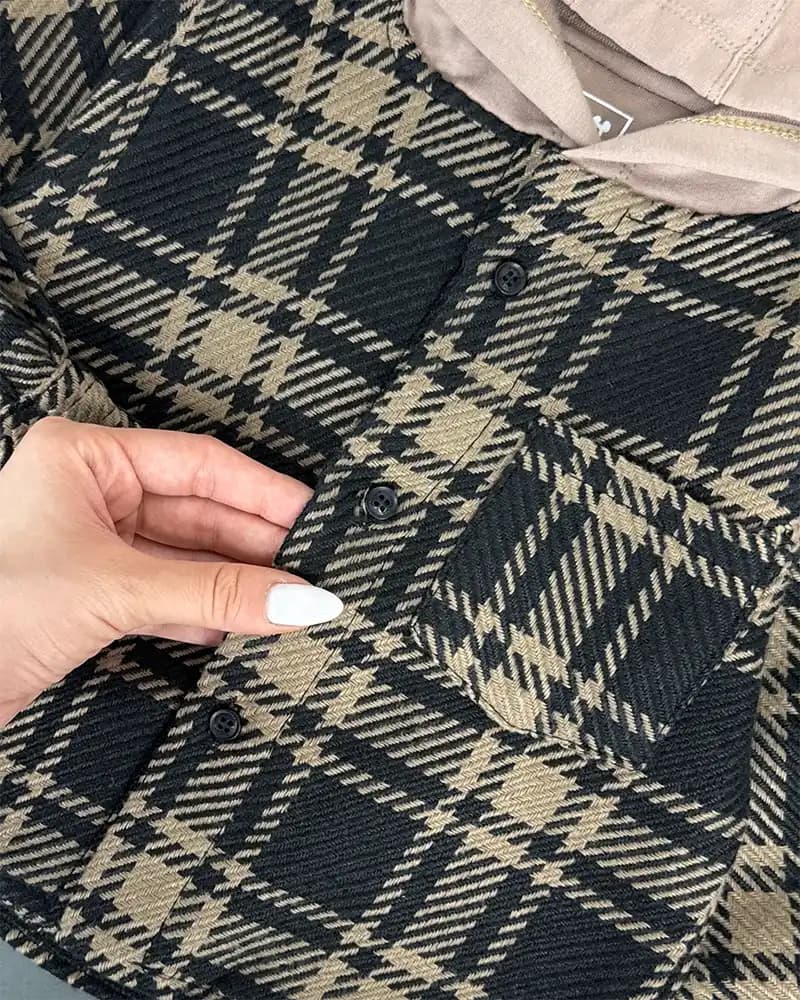 شومیز بچگانه چهارخونه مدل کلاه نسکافه ای کد B-4032 — تصویر ۲