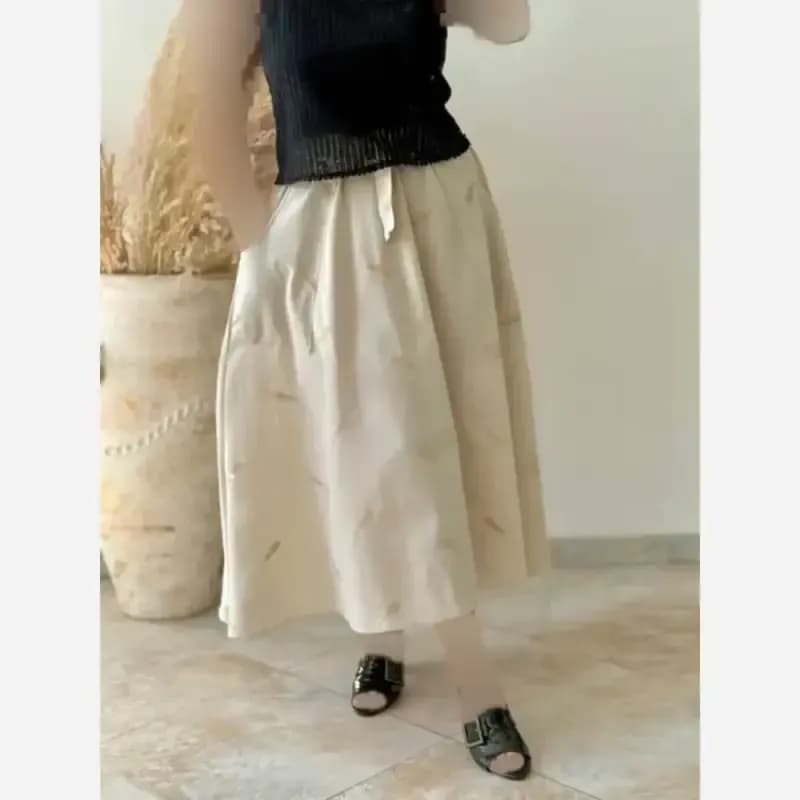 دامن لینن گلدوزی فری سایز مدل آیشن کمر کش جیبدار کرم — تصویر ۵