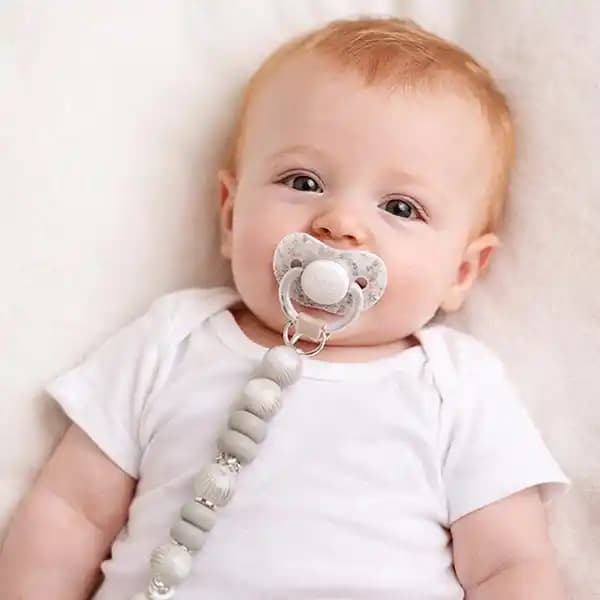 بند پستانک مهره ای سیلیکونی طرح دار برند بیبی میلا Baby mila — تصویر ۵