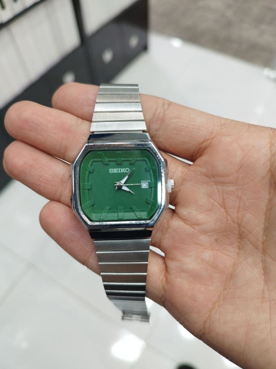 ساعت مچی مردانه سیکو بند ریلی صفحه سبز کد 795 — تصویر ۳