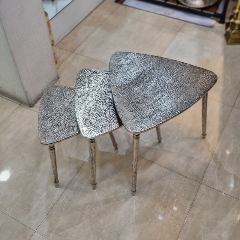 میز عسلی مثلثی نقره ای
