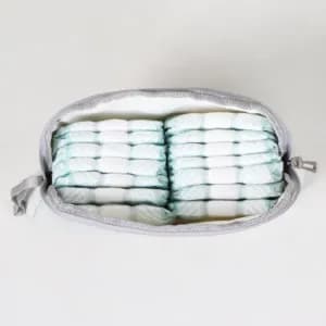 کیف پوشک الا گلدار کرم — تصویر ۴