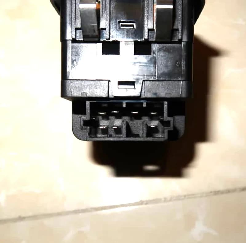 کلید شیشه بالابر و تنظیم آینه ام دی اچ مدل 3545 مناسب برای پژو 206 تیپ 5 — تصویر ۳