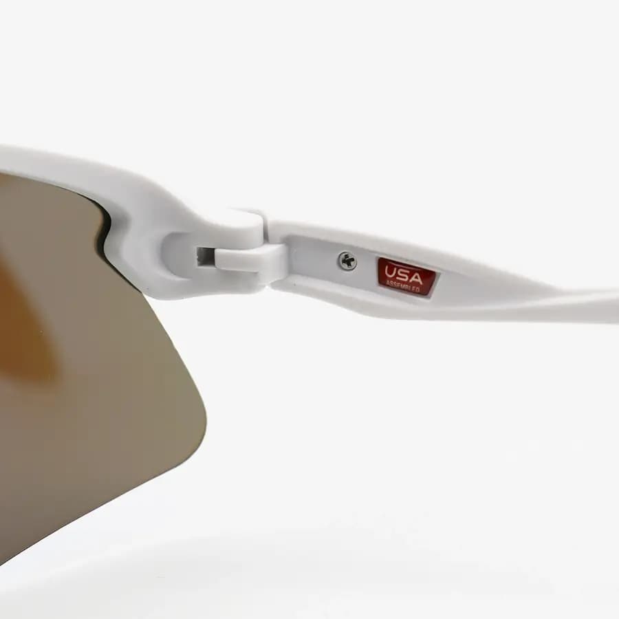 عینک ورزشی OAKLEY طرح Stunt Devil با فریم سفید مات، نیم فریم و لنز جیوهای و آبی و پلاریزه مدل OO9517 — تصویر ۵