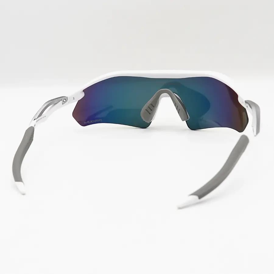 عینک ورزشی OAKLEY طرح RADAR با فریم سفید مات، نیم فریم و لنز جیوهای و چند رنگ مدل OO9495D — تصویر ۴