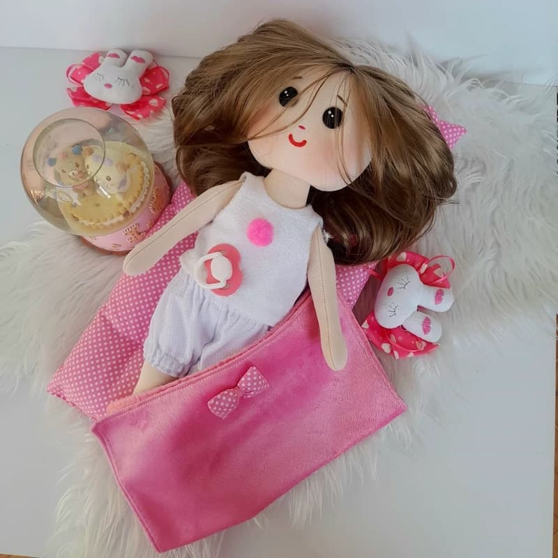 عروسک دستساز پارچه ای با ست رختخواب زیبا.عروسک رختخوابی.عروسک بازی دختر بچه ها.هدیه عروسکی برای دخترها