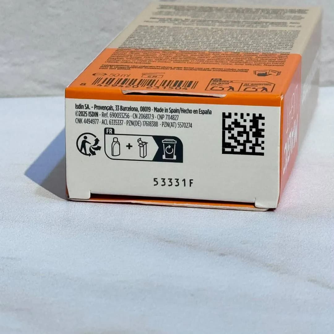 ضد آفتاب رنگی ایزدین مدل لایت ISDIN Fotoprotector Fusion Water SPF 50 Light — تصویر ۲