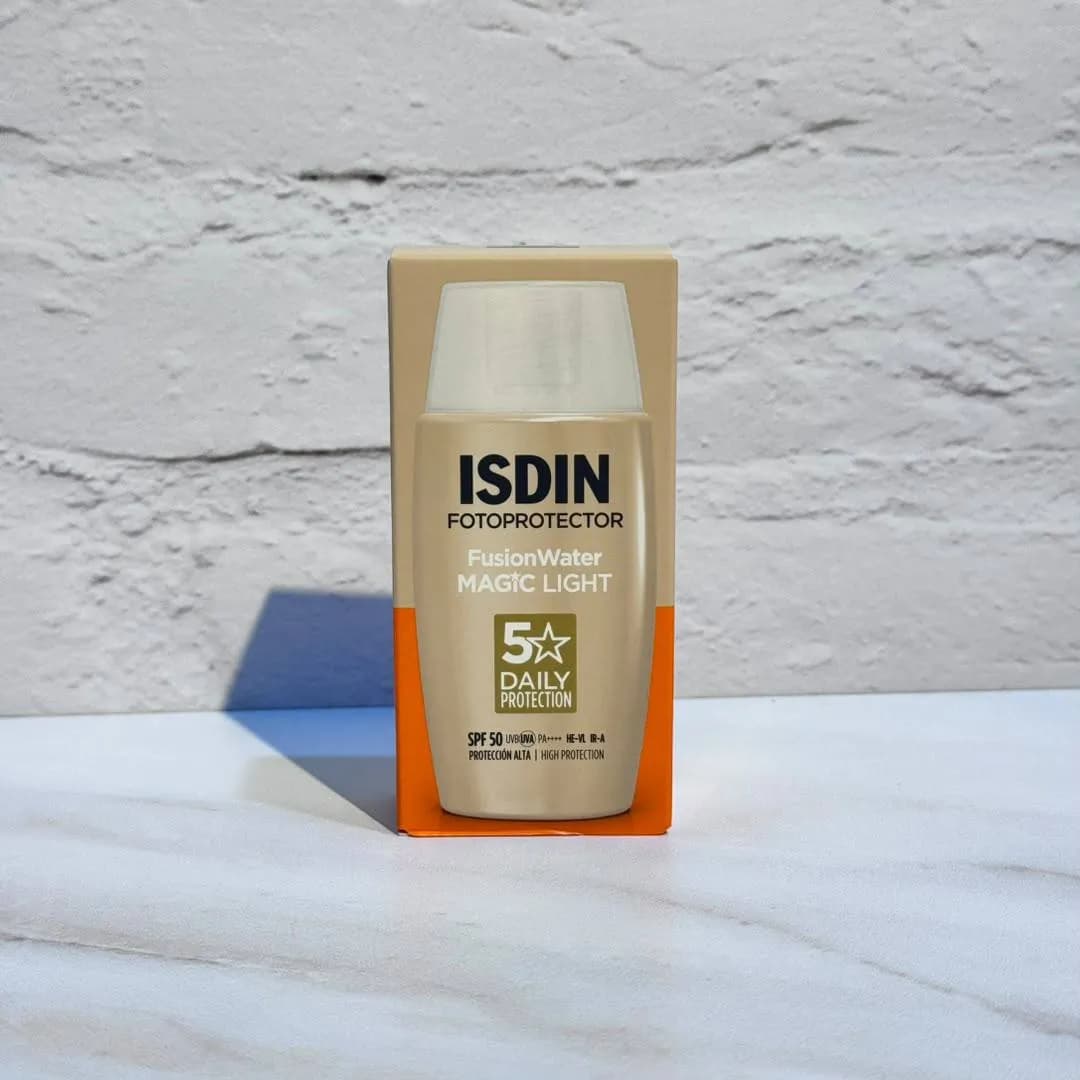 ضد آفتاب رنگی ایزدین مدل لایت ISDIN Fotoprotector Fusion Water SPF 50 Light — تصویر ۳