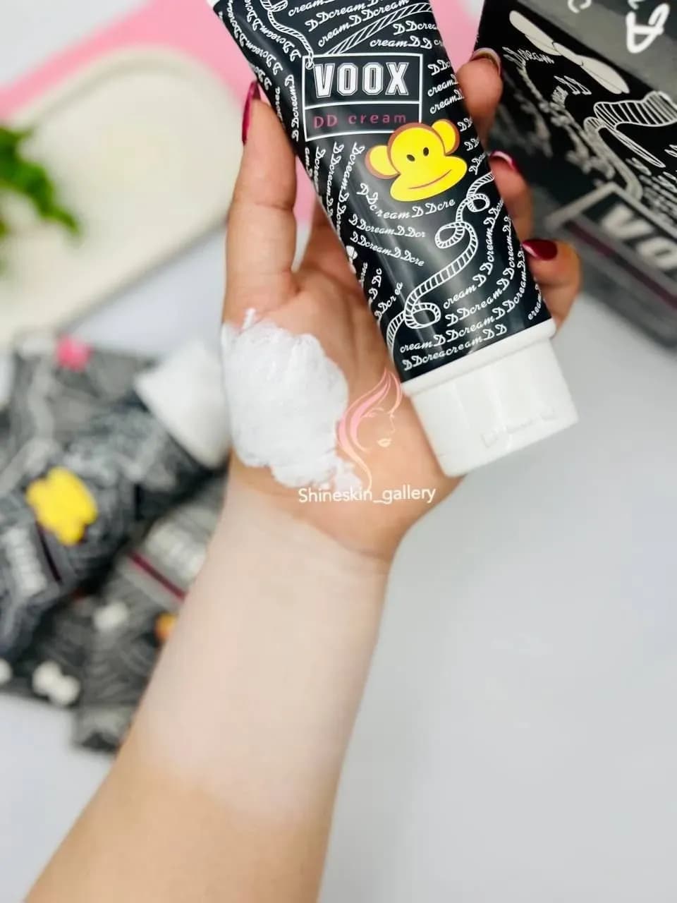 کرم روشن کننده و سفید کننده پوست صورت و بدن