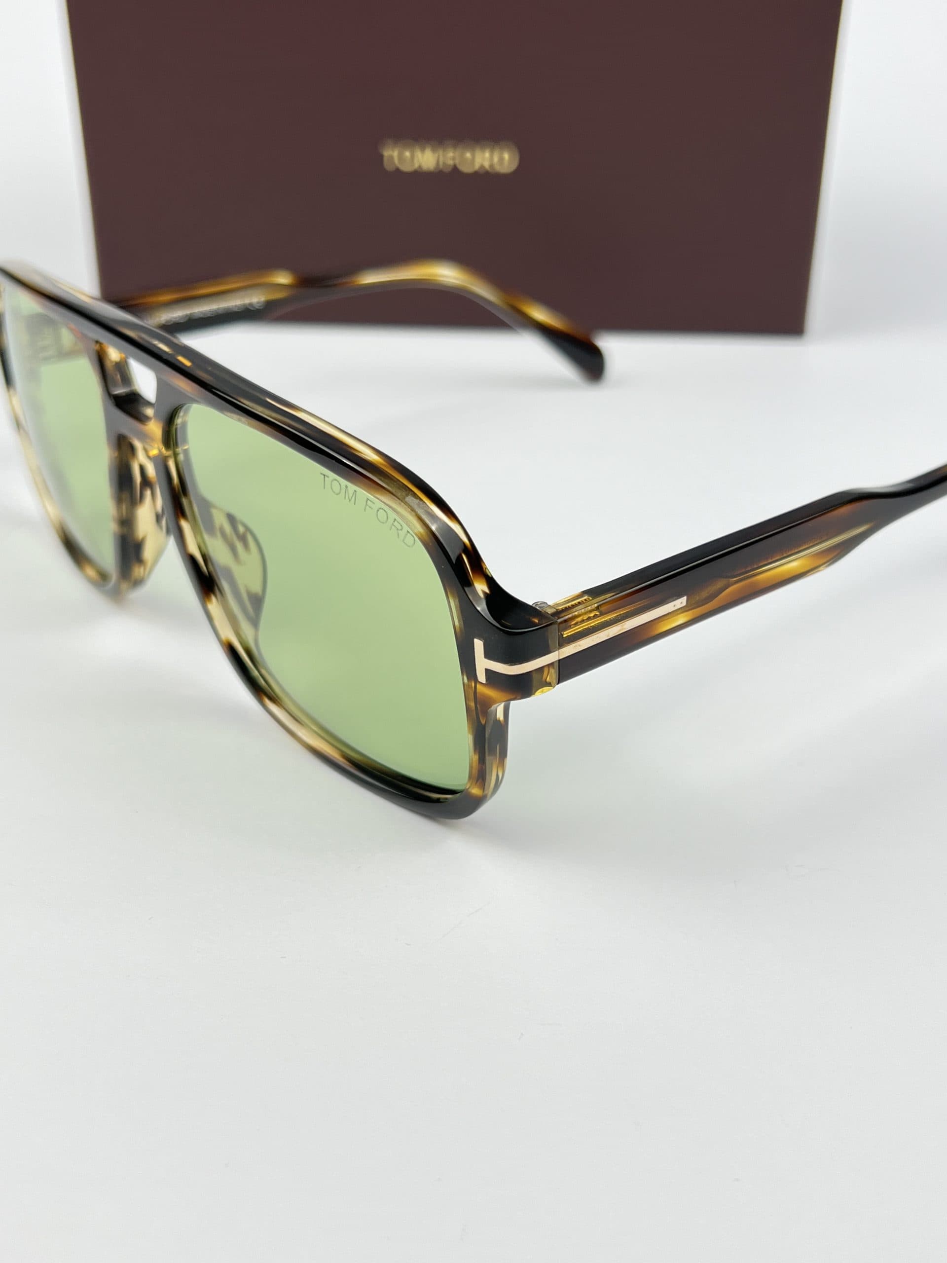 TOM FORD MODRL TF884 01A SUNGLASSES عینک آفتابی تامفورد مدل TF884 01A — تصویر ۳